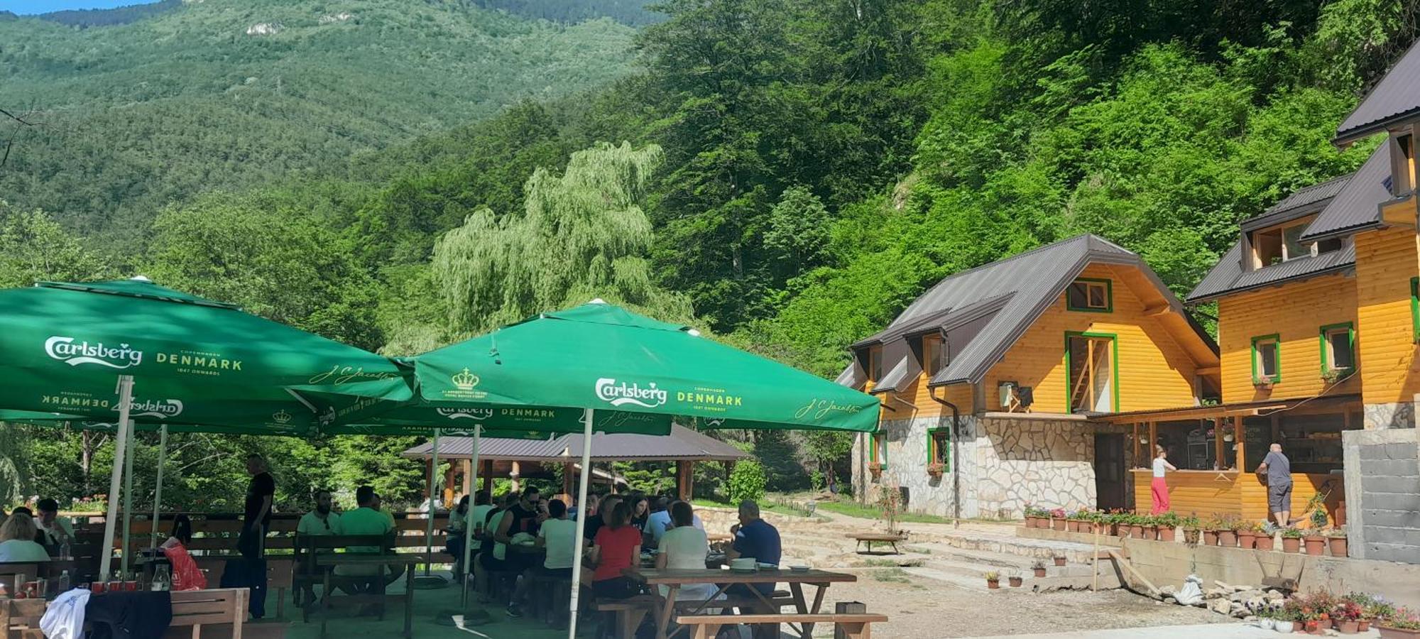 Rafting Camp Encijan Hotel Foca Exterior photo